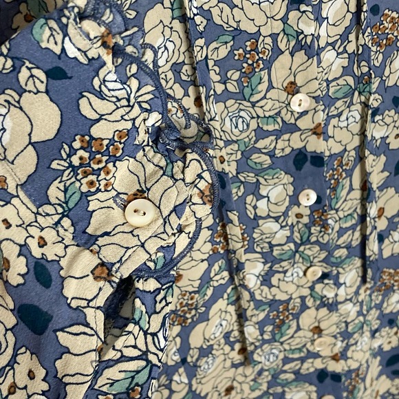 Floral Button-Up Blouse - Picture 7 of 9